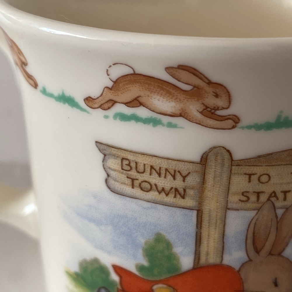 Bunnykins royal doulton 2 handled mug baby cup bunny to the town station - Picture 11 of 11